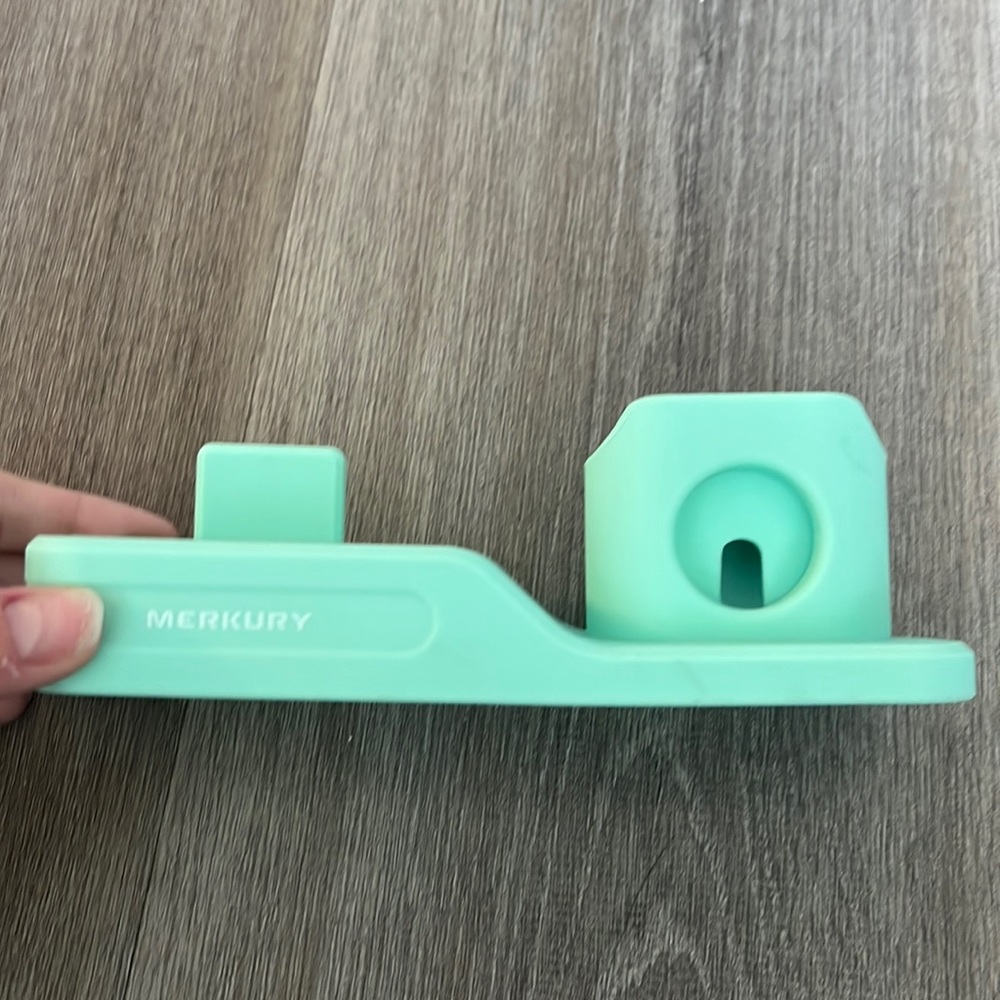 NWOT  ✨ green silicon apple charging organizer for iPhone, iwatch and AirPods